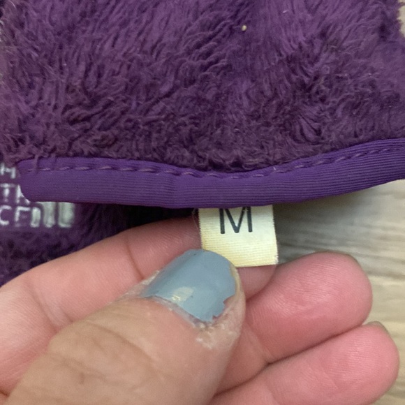 Girls northface fleece purple gloves - Picture 2 of 3
